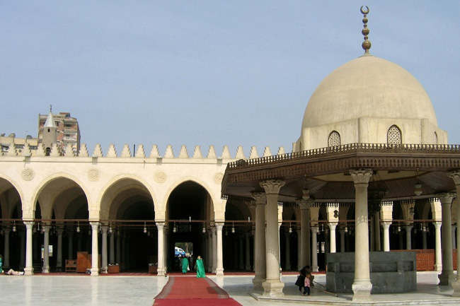 20060324a_AmrIbnEl-AasMosqueCourtyard